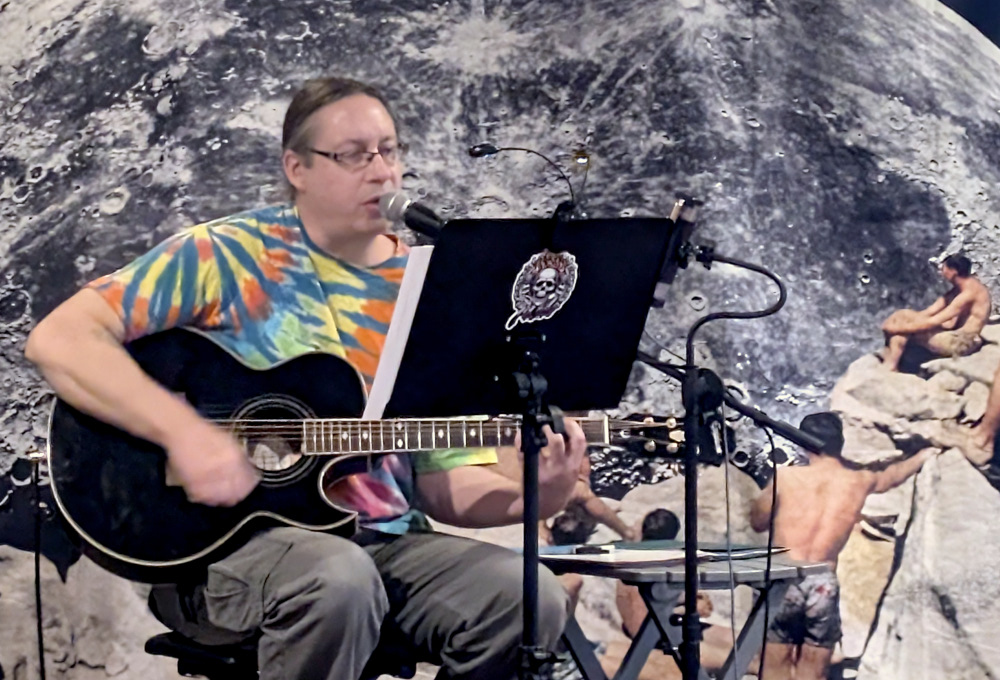 Karl Kristoffer Heidemann performing