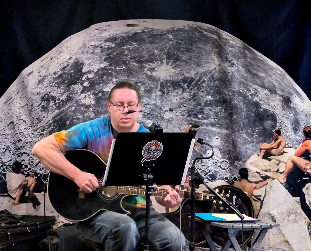 Karl Kristoffer Heidemann performing