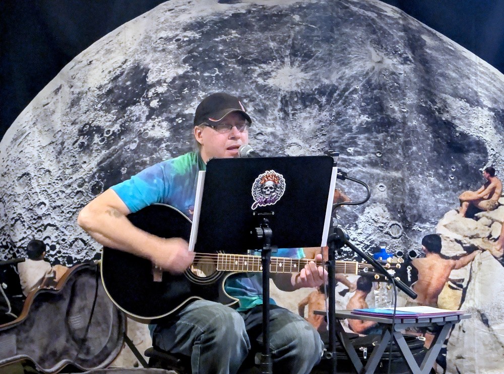 Karl Kristoffer Heidemann performing