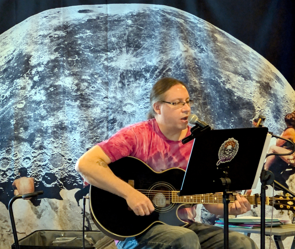 Karl Kristoffer Heidemann performing