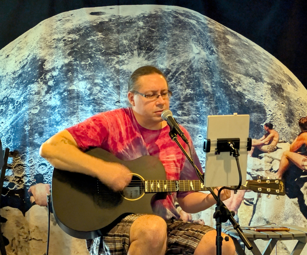 Karl Kristoffer Heidemann performing