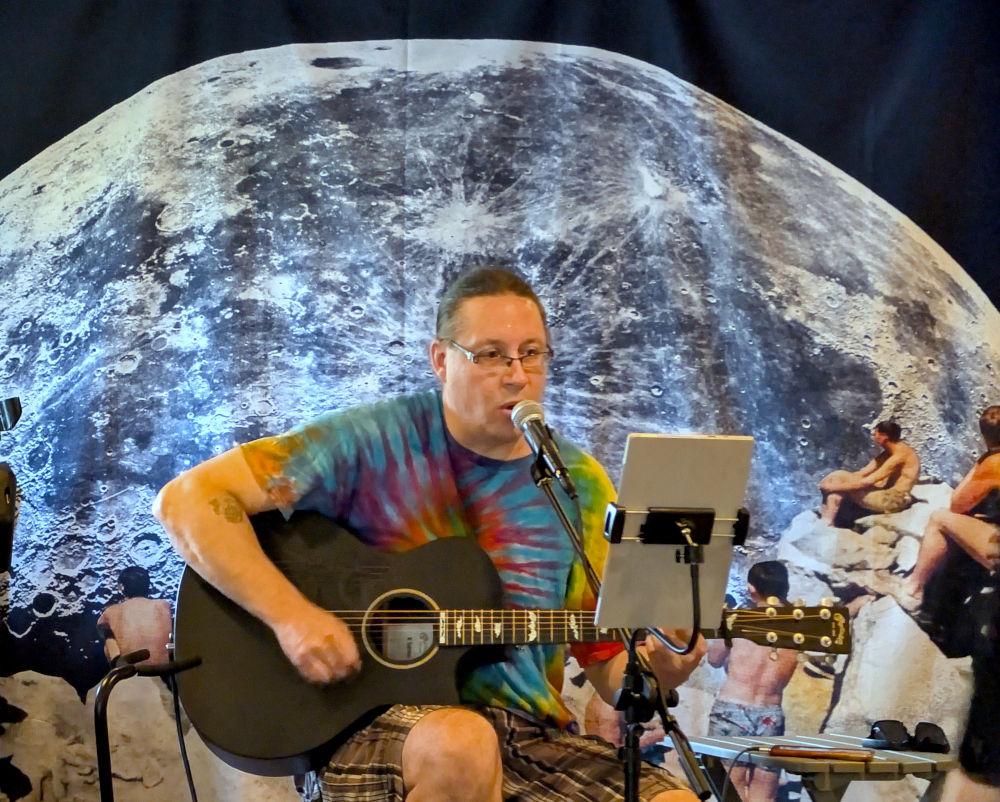 Karl Kristoffer Heidemann performing