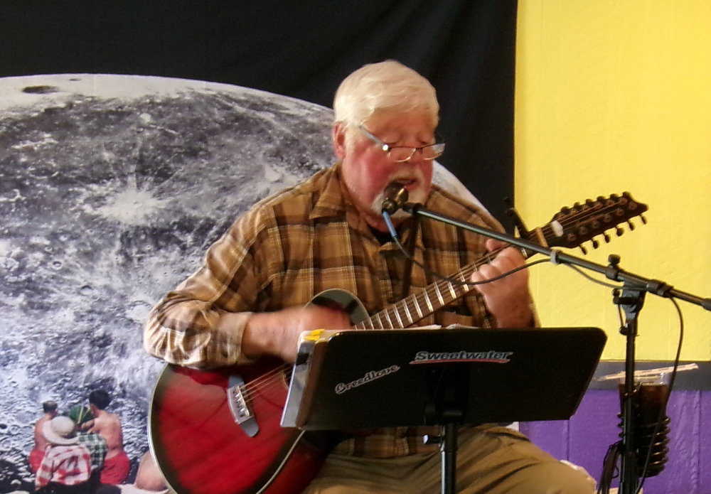 Steven Douglas Music performing at Birdy's Beatery