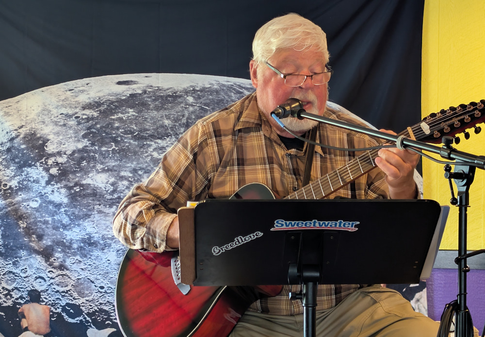 Steven Douglas Music performing