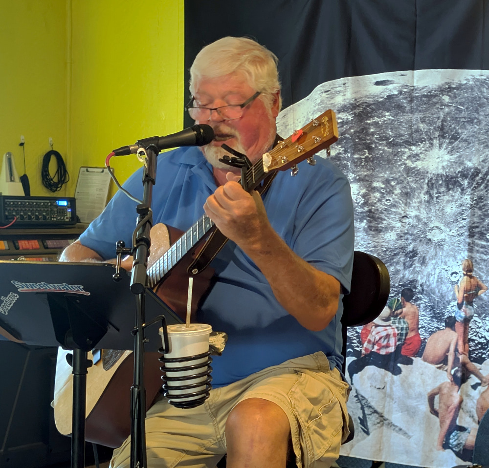 Stephen Douglas Music performing at Birdy's Beatery